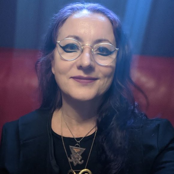 Meet your Posher, Nikki - Picture 4 of 5